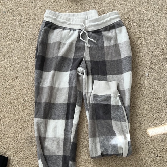 Old navy pajama set - Picture 3 of 3